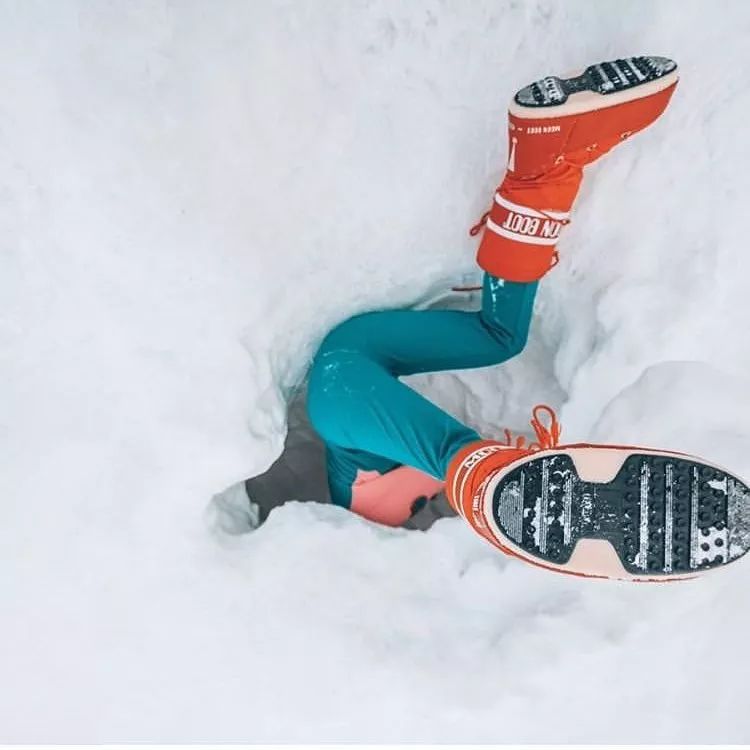都穿什么牌子滑雪服,哪个牌子的滑雪服最好看