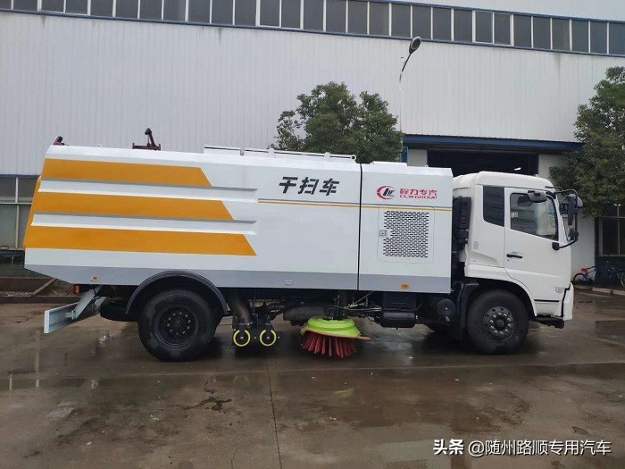 东风天锦扫路车,广东天锦干湿两用吸尘车操作视频