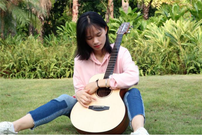 拒绝暴躁老师上线，摊牌吧！选个好吉他你也能一个月学会，比如它