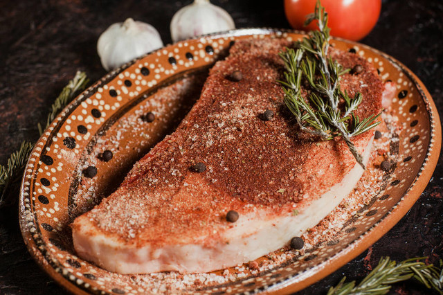 在公鸡身体里吃肯德基、小狗尾巴里吃热狗，奇葩星球餐厅什么样