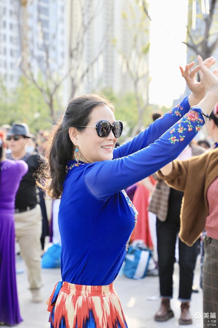 洛阳牡丹广场新疆舞视频,洛阳牡丹广场爵士舞