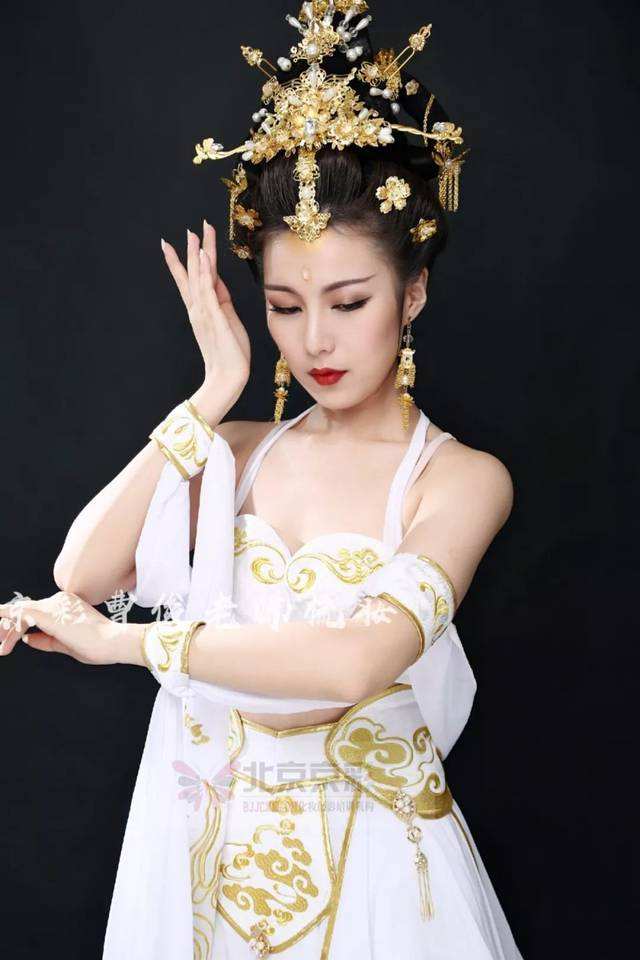 为什么现在的小姐姐这么漂亮,为什么小姐姐跳舞那么好看