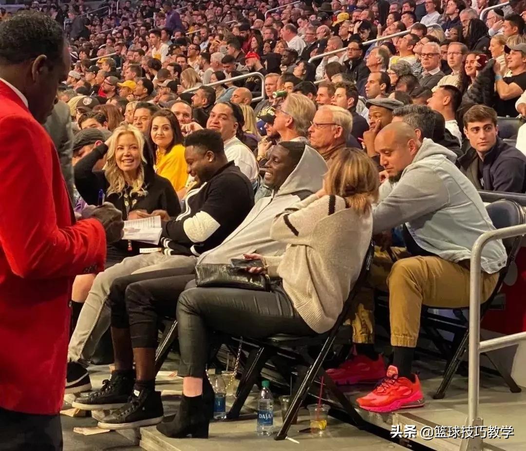 湖人赛后聚会,湖人球员私下聚会