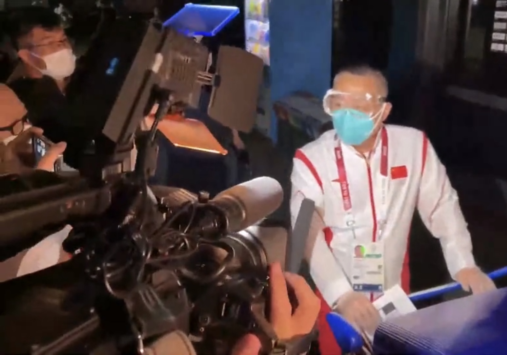 国乒面对外国记者,国乒被围观