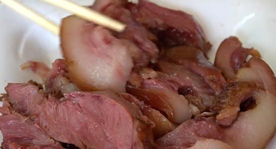 每天卖1000斤卤肉利润,90后小伙摆摊卖卤肉