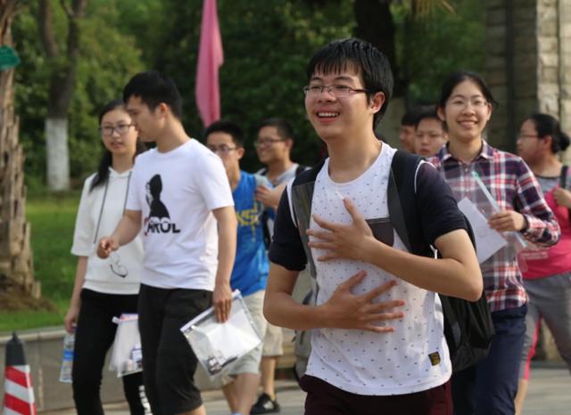 大学生花样逃课,当代大学生花式逃课