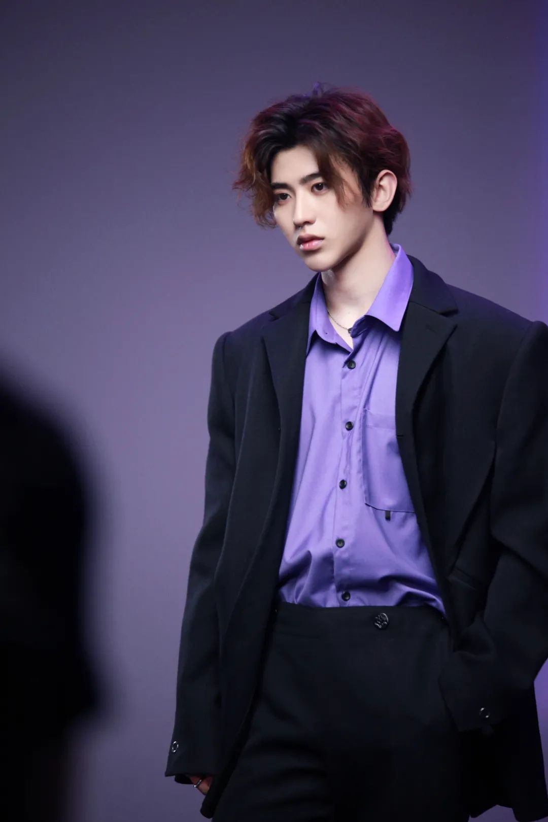 衣品超级好的男明星,王嘉尔穿的蔡徐坤同款衣服