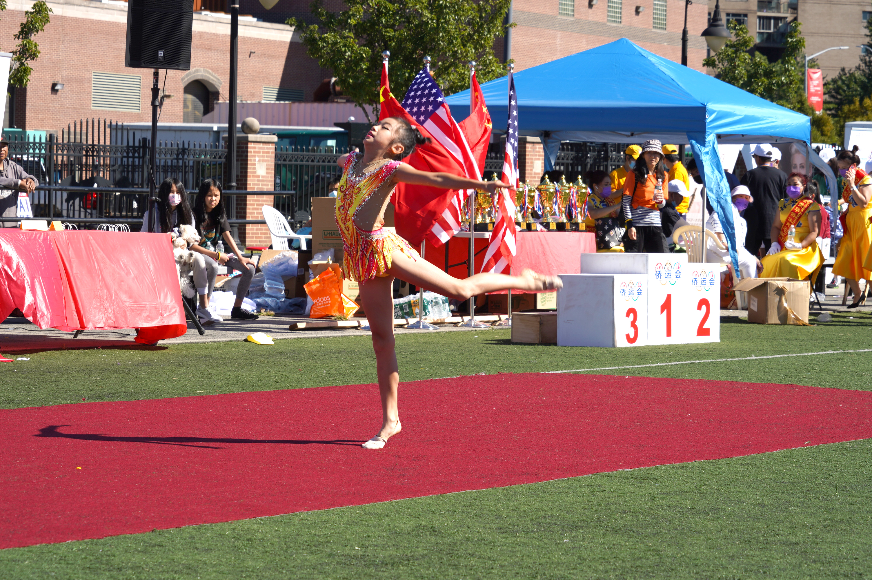 庆国庆70周年主题活动,庆国庆文艺汇演中国红