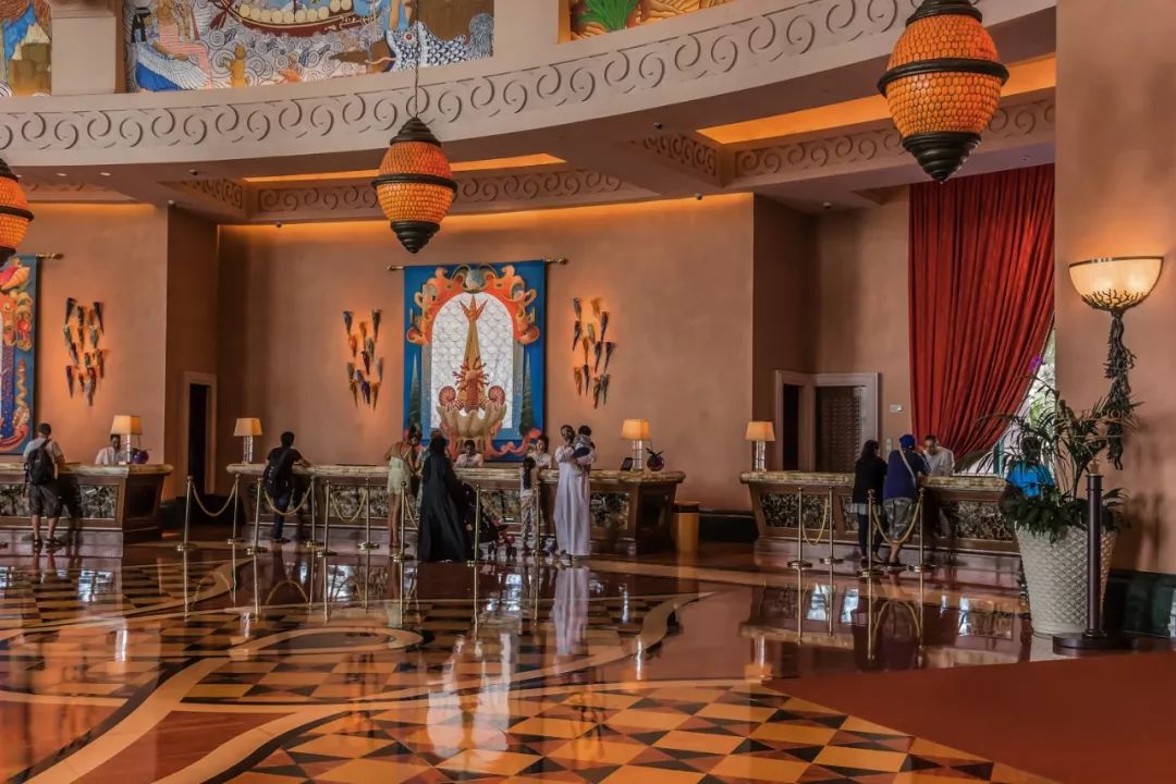 靠捡垃圾成了千亿富翁完整版,捡垃圾变成百万富翁