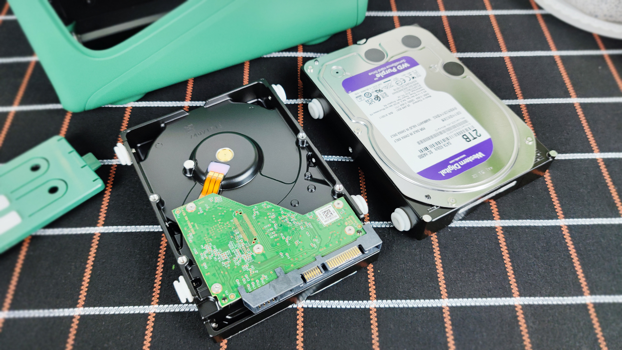 nas绿联dh2100跟极空间z2s对比,极空间z2pro和华为nas对比推荐