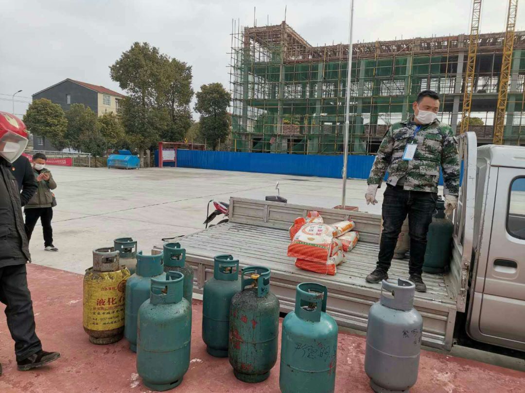 战“疫”时刻不出门村干部变身“代购员”暖人心