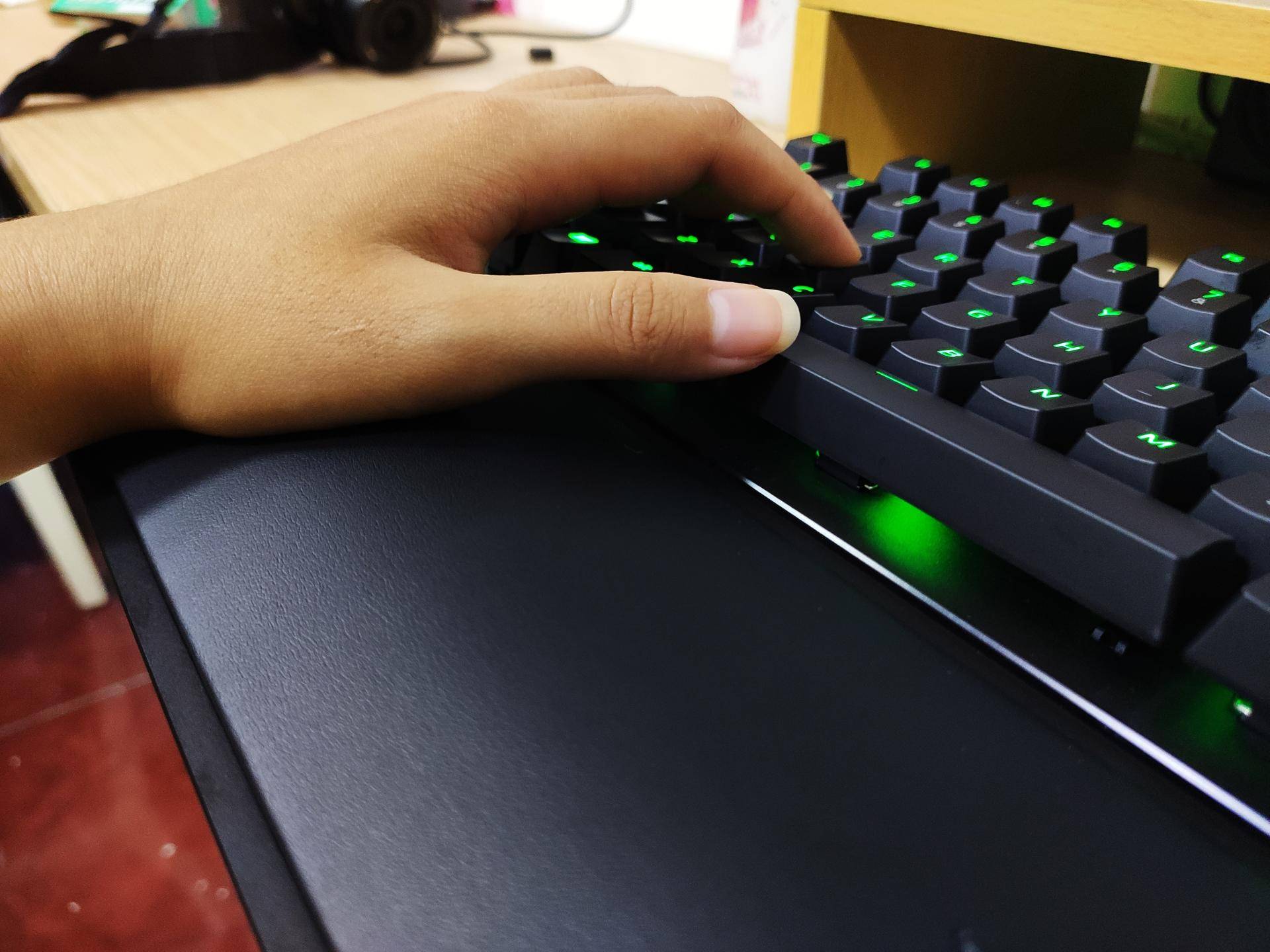 雷蛇猎魂光蛛精英版键盘怎么样,雷蛇千元内键盘推荐