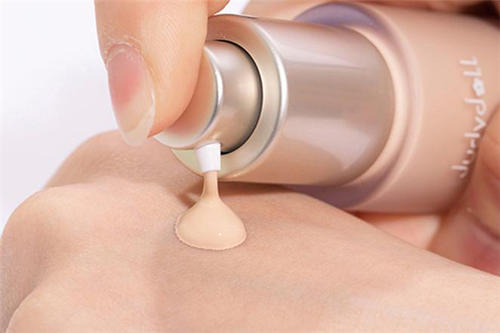 粉底液测评价格,redearth黄二白粉底液测评