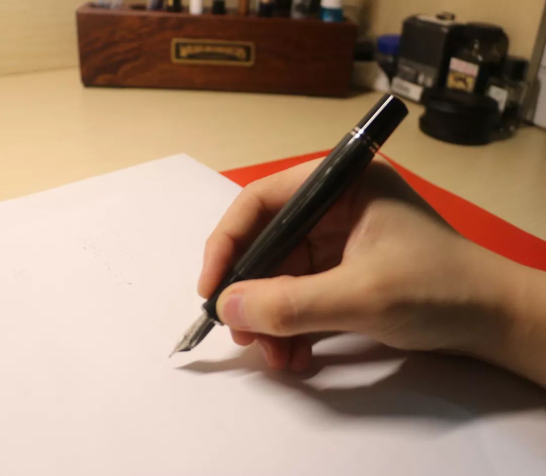 百利金钢笔适合新手吗,百利金钢笔写感最好的是哪款