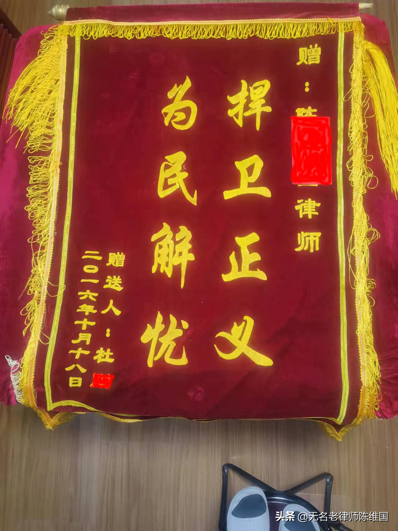 雇佣他人在干活时受伤怎样赔偿,承揽关系包工头受伤怎么办