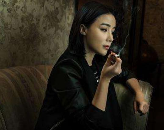 霸屏女主变蛇精，姚芊羽从“万人捧”到“万人踩”，只因矫过牙？