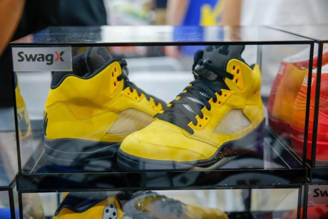 大学生一个月生活费给男朋友买鞋,大学生一个月生活费800可以吗