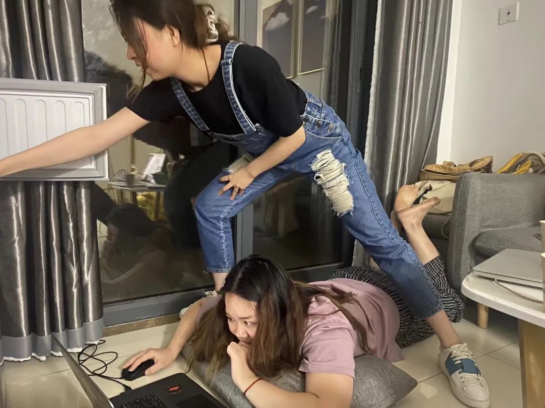 在家看*片A**被老妈撞见,她反手就带我去了个“18禁”场所