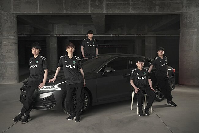 冠军可以改变一切？曾经的网吧队得到巨头企业赞助