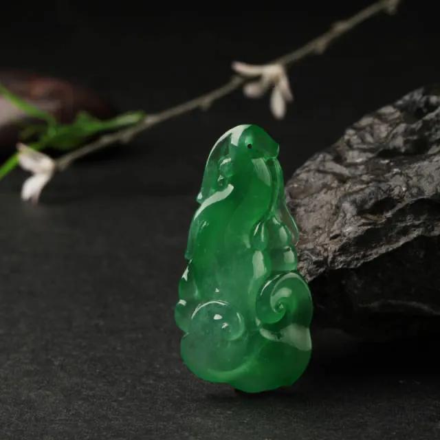 翡翠貔貅的寓意和佩戴技巧,翡翠貔貅戴什么链子