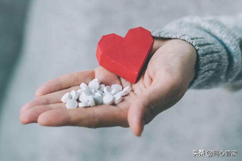 冠心病吃药了胃疼需要停药吗,胃溃疡可以服用冠心病的药吗