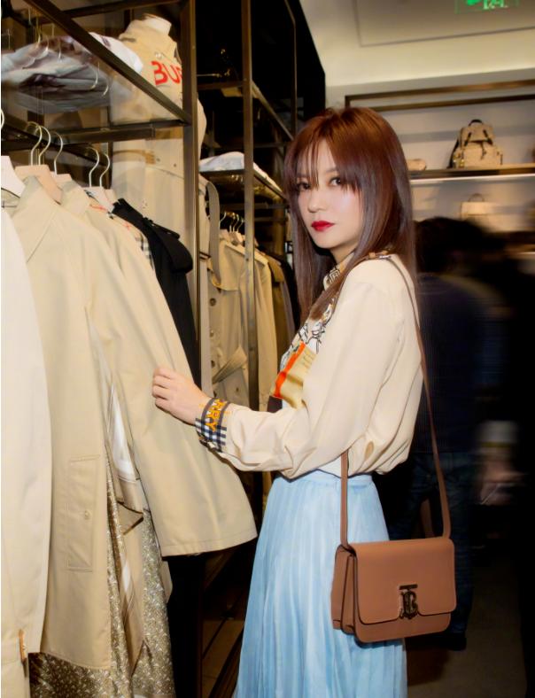 赵薇改变形象变女人,赵薇变了