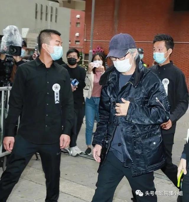 周星驰缅怀吴孟达,周星驰送别吴孟达场面全程