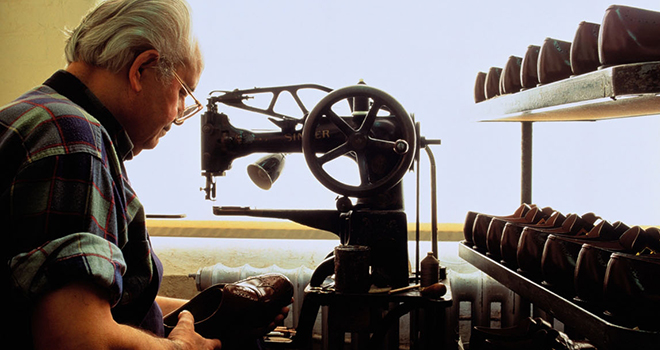 哪个牌子的男士皮鞋穿得最舒服,男士短筒翻毛皮鞋怎么搭配衣服