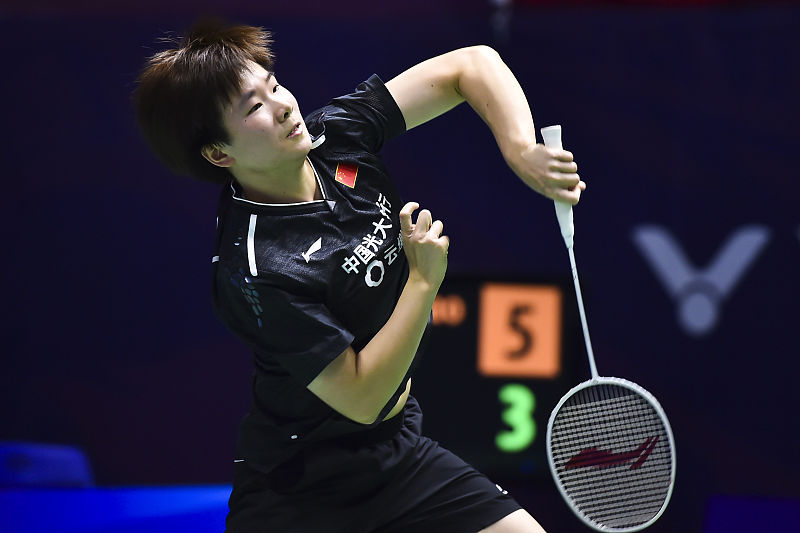 外战终于取胜，何冰娇两局横扫韩国一姐，携手陈雨菲共赴女单八强