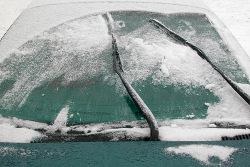 汽车挡风玻璃结冰怎样处理,如何处理汽车挡风玻璃的结冰