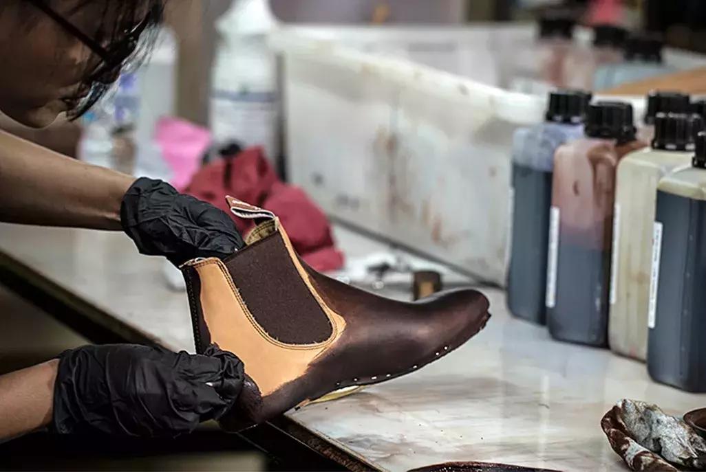 切尔西靴和马丁靴哪个更帅气男士,男人穿切尔西好看吗