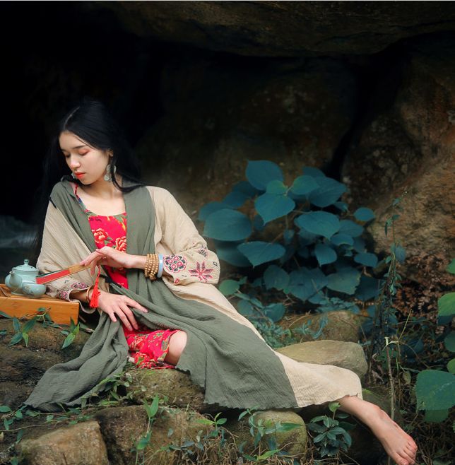 如梦之梦。一湖殇，一湖果，我分不清因果的。因为我醉了