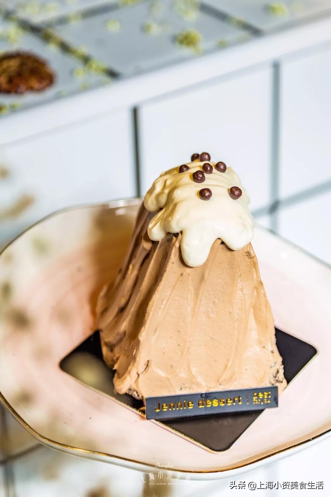 人广新开宝藏甜品店，把小笼包做成了慕斯蛋糕！