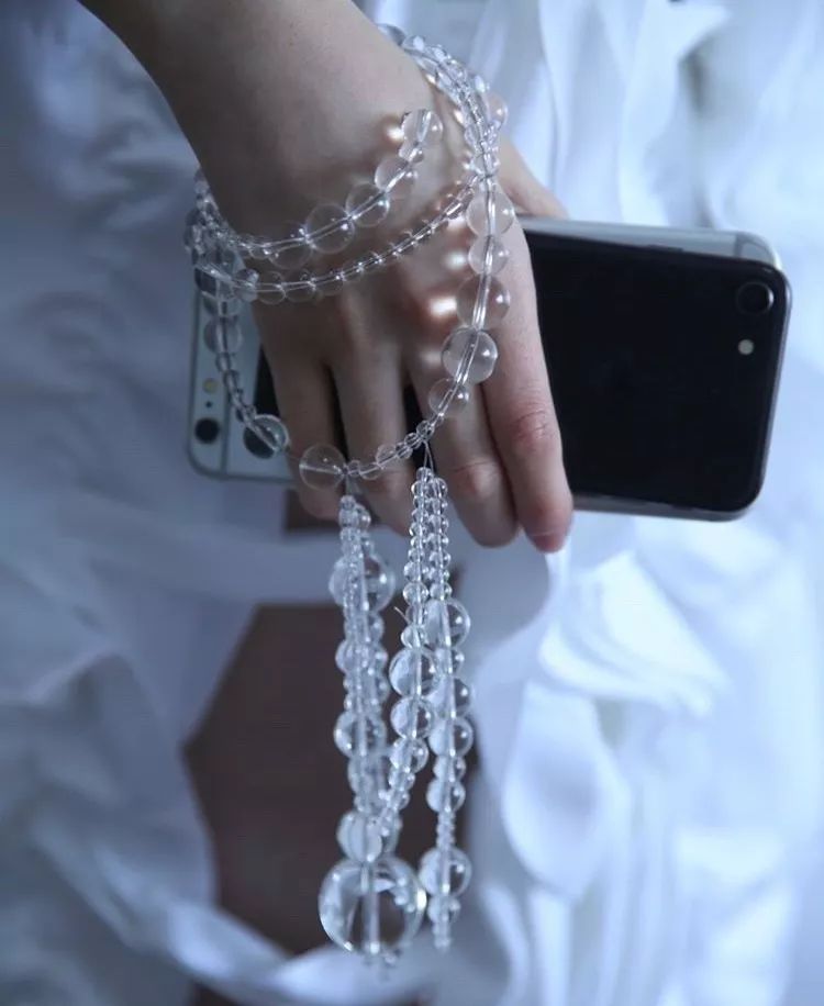 比起Ambush处了什么“对象”,我更关心这些小众配饰何时上新!