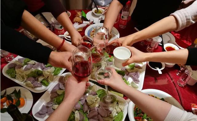 同事喝醉，业主群里发了2万红包，被踢出群，隔天看到消息他哭了