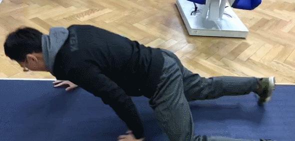 爬行对腰椎和颈椎有帮助,爬行锻炼颈椎视频