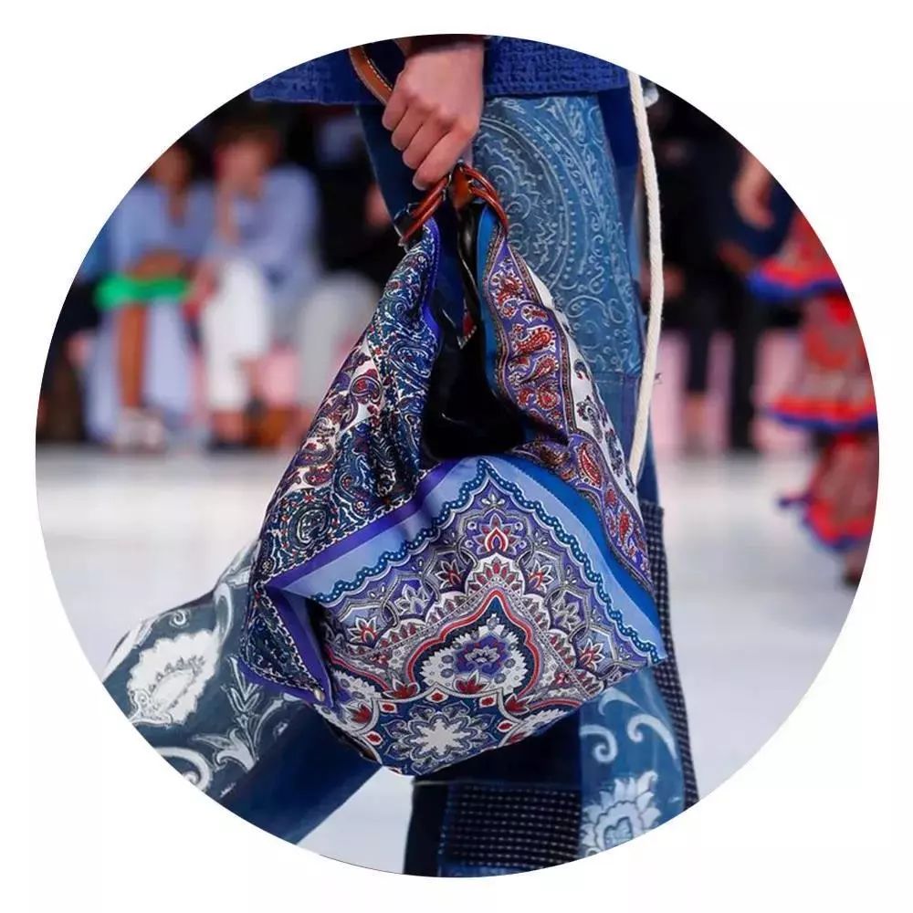 etro近况,etro佩斯利花纹真丝连衣裙