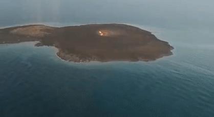 海面燃起火焰,海面火光冲天