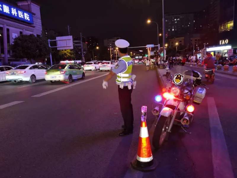 成都“339商圈”夜间交通乱象突出交警联合4部门综合整治
