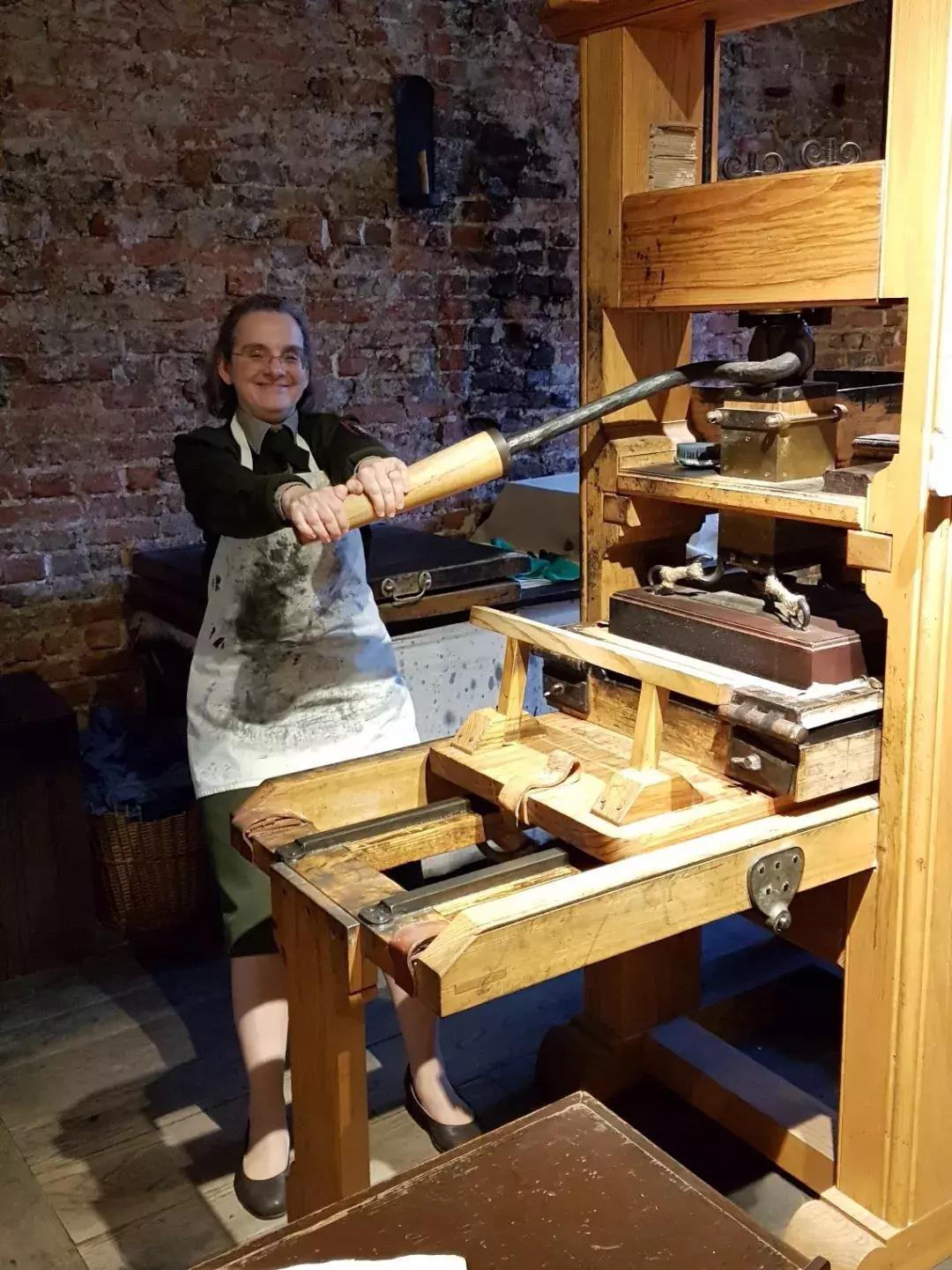 雷电与权杖：被情敌称颂的富兰克林│左图右史