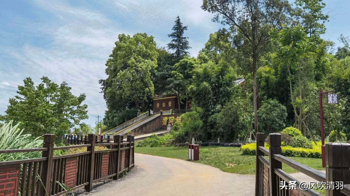 离四川省最近的山风景区,四川旅游第一山