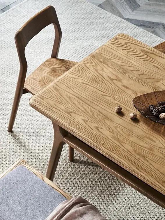 实木餐桌怎么买便宜又好用,实木餐桌的优点和缺点