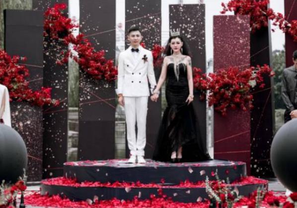 黑尾酱喜欢的婚纱,黑尾酱黑色婚纱