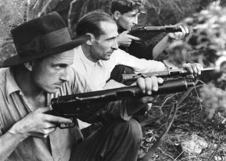 二战时期德国仿制的司登冲锋枪,二战司登式冲锋枪介绍