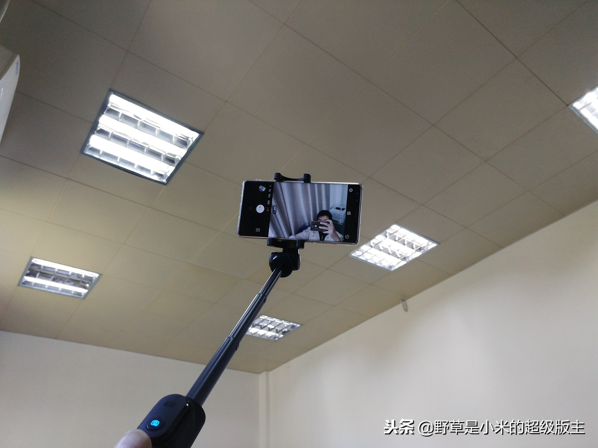 小米支架式自拍杆，89元助你轻松拍出好照片