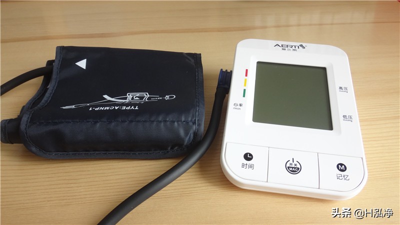 臂式电子血压计老人家用,上臂式血压计可以躺着测量吗