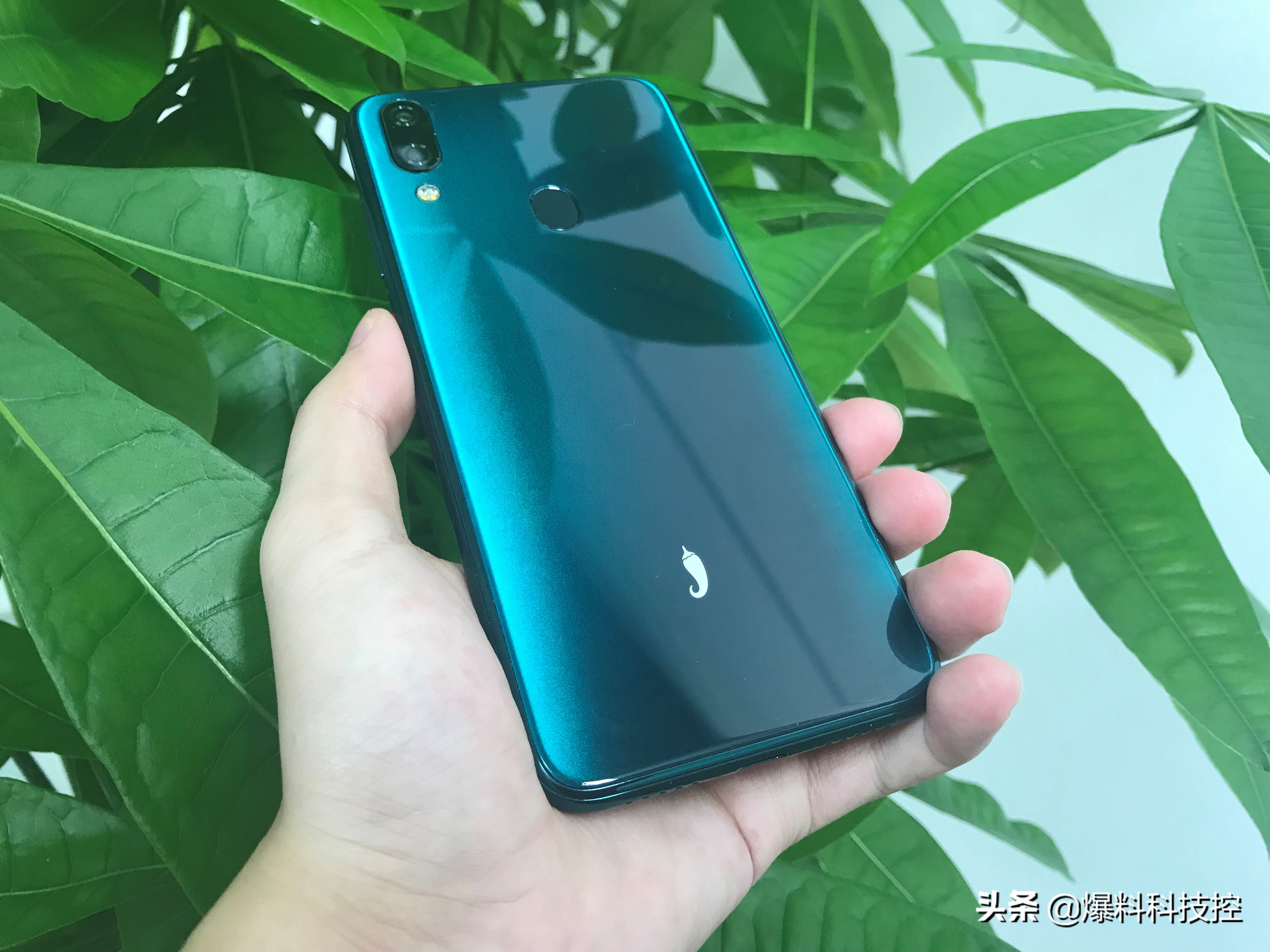 小辣椒红辣椒7x尊享版手机开箱,红辣椒7x开箱测评