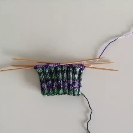 婴儿毛线袜子编织教程全过程,钩针编织婴儿袜子教学视频简单的