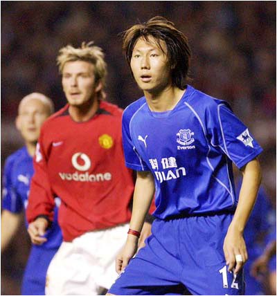 长发飘飘的中国球星!胡歌跟他学扮帅,美女主持拜倒在他的球裤下