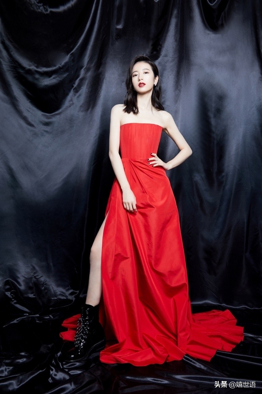 周雨彤穿板鞋图片,周雨彤spell牛仔裤穿搭